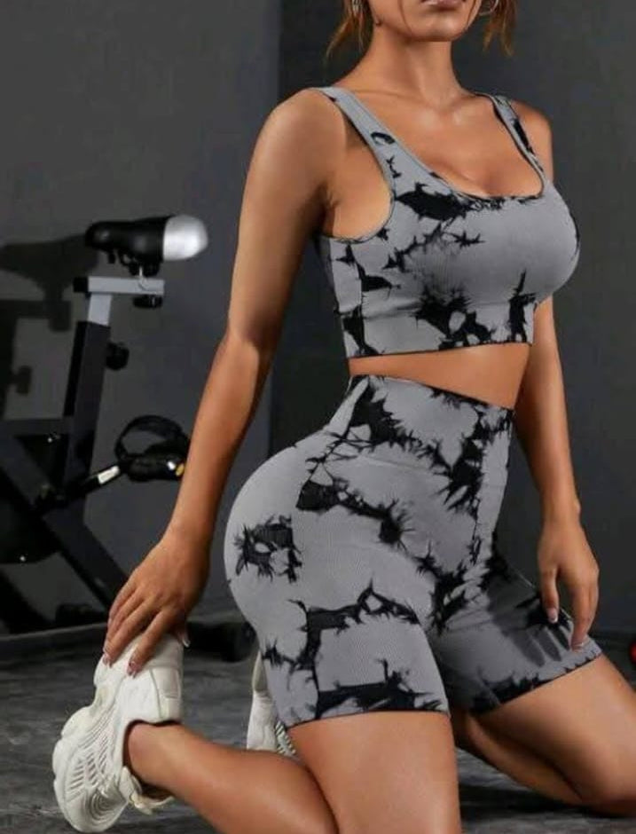 2PCS Gym Wear Tight Set — Lift, Shape & Perform

Step into comfort and confidence with our 2PCS Gym Wear Tight Set, designed to hug your curves, support your movement, and keep you looking stylish during any workout.